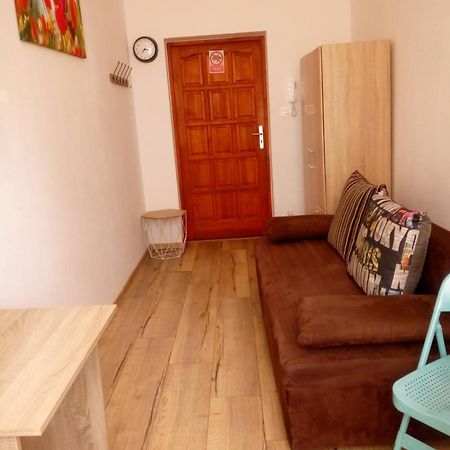 Hostel Tulip - Pokoj 2 Ze Wspolna Lazienka I Kuchnia 슈체친 외부 사진