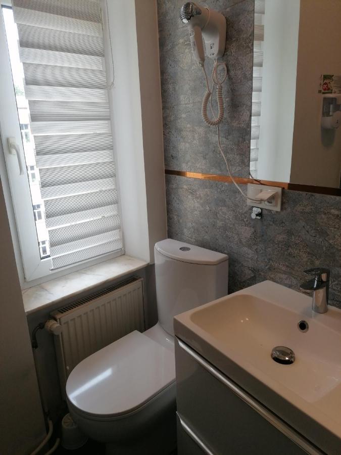 Hostel Tulip - Pokoj 2 Ze Wspolna Lazienka I Kuchnia 슈체친 외부 사진