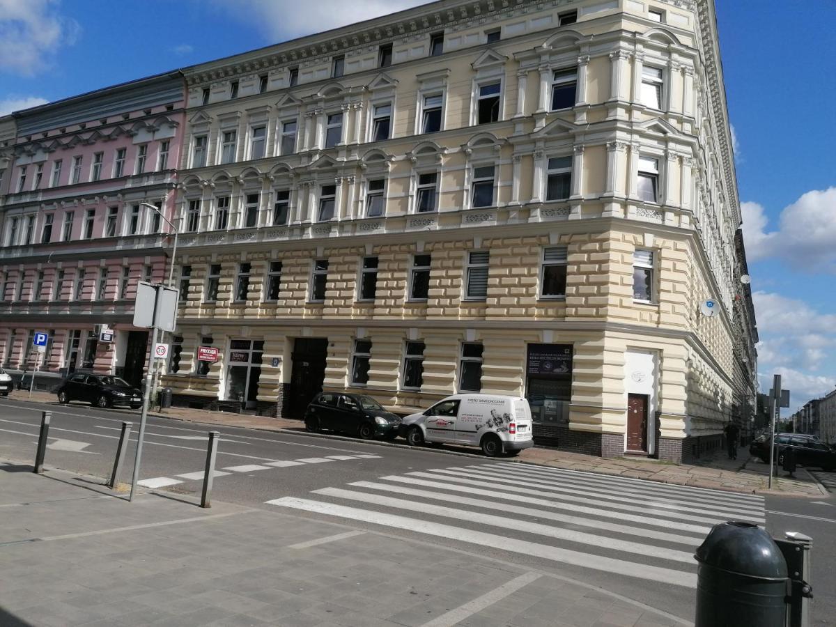 Hostel Tulip - Pokoj 2 Ze Wspolna Lazienka I Kuchnia 슈체친 외부 사진