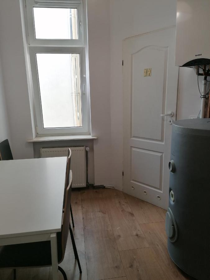 Hostel Tulip - Pokoj 2 Ze Wspolna Lazienka I Kuchnia 슈체친 외부 사진