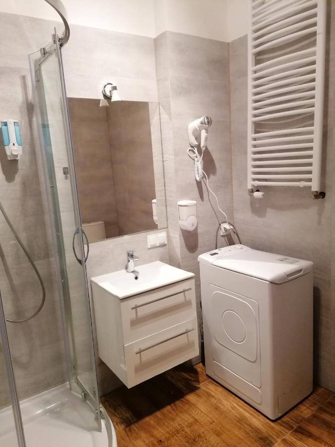 Hostel Tulip - Pokoj 2 Ze Wspolna Lazienka I Kuchnia 슈체친 외부 사진