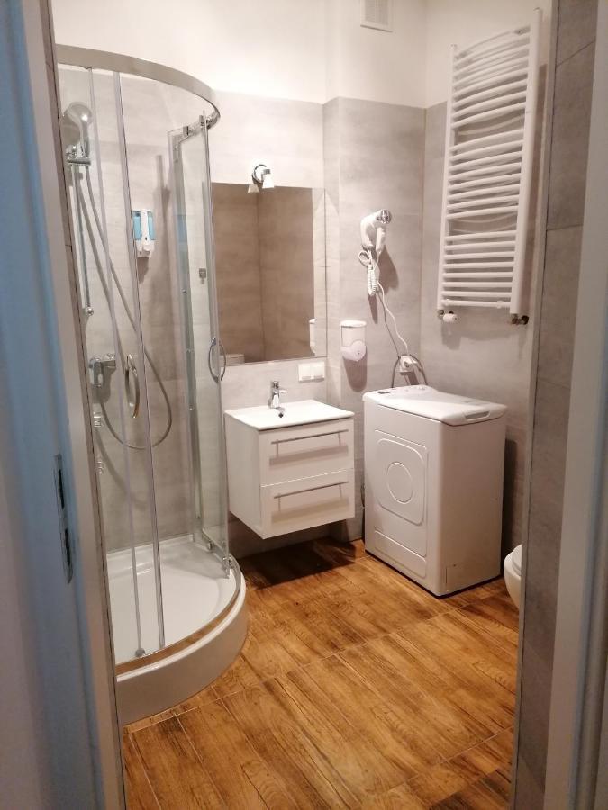 Hostel Tulip - Pokoj 2 Ze Wspolna Lazienka I Kuchnia 슈체친 외부 사진