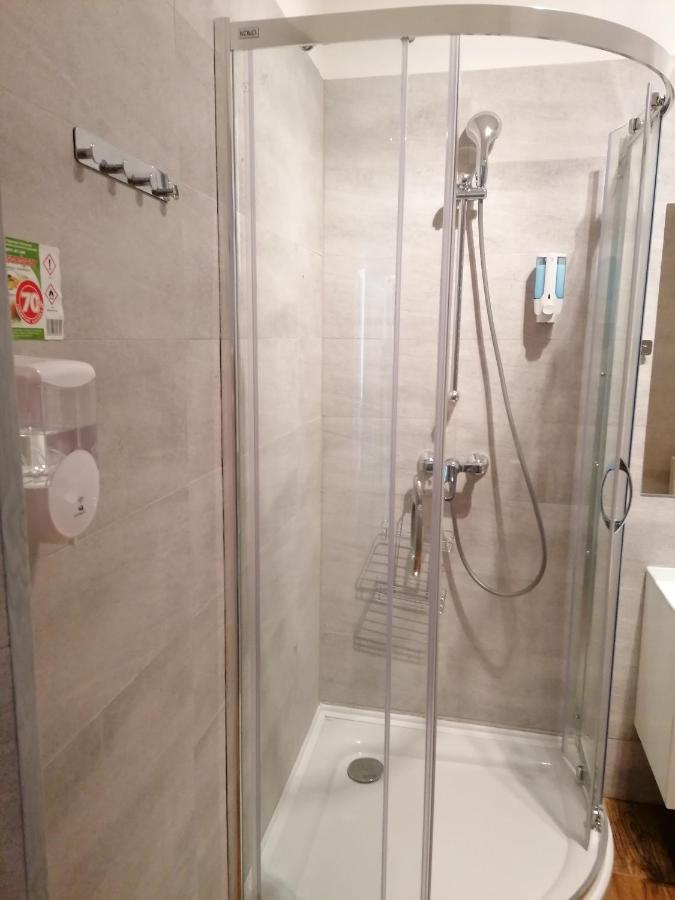 Hostel Tulip - Pokoj 2 Ze Wspolna Lazienka I Kuchnia 슈체친 외부 사진