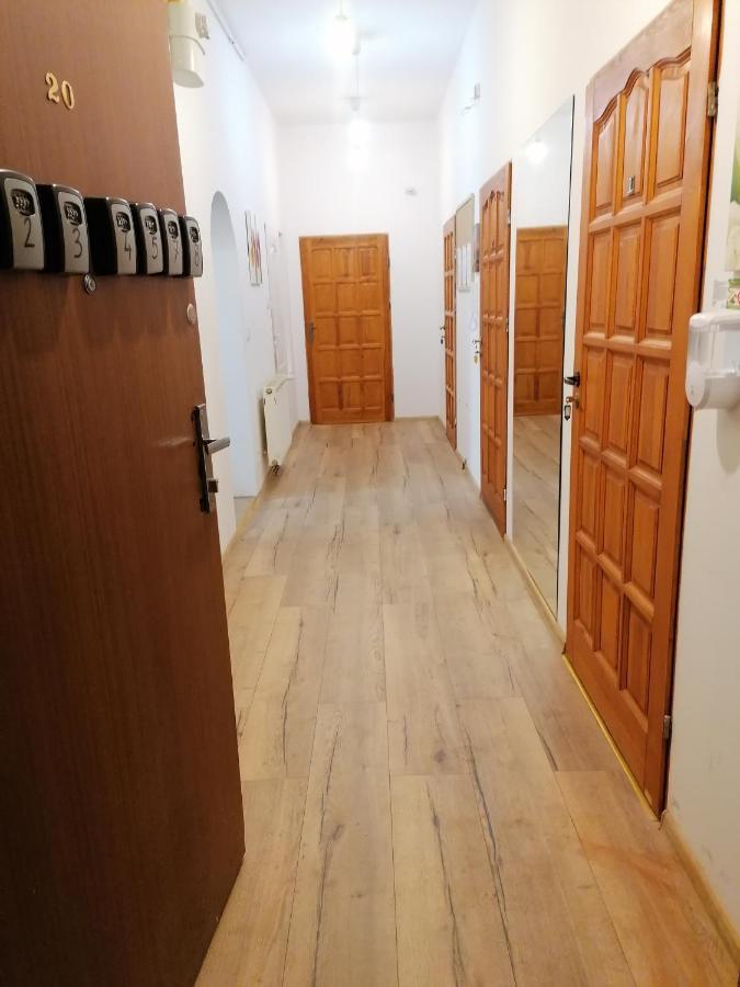 Hostel Tulip - Pokoj 2 Ze Wspolna Lazienka I Kuchnia 슈체친 외부 사진