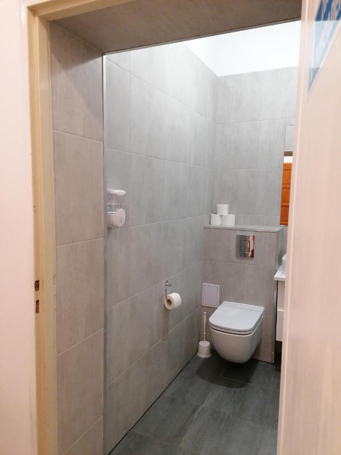 Hostel Tulip - Pokoj 2 Ze Wspolna Lazienka I Kuchnia 슈체친 외부 사진