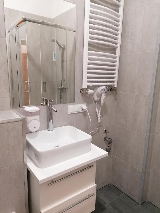 Hostel Tulip - Pokoj 2 Ze Wspolna Lazienka I Kuchnia 슈체친 외부 사진