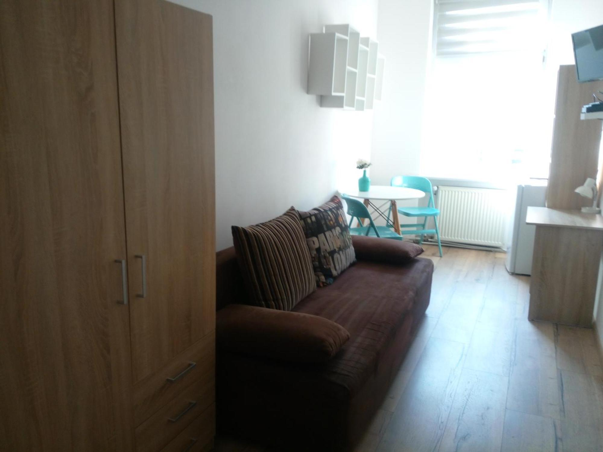 Hostel Tulip - Pokoj 2 Ze Wspolna Lazienka I Kuchnia 슈체친 외부 사진